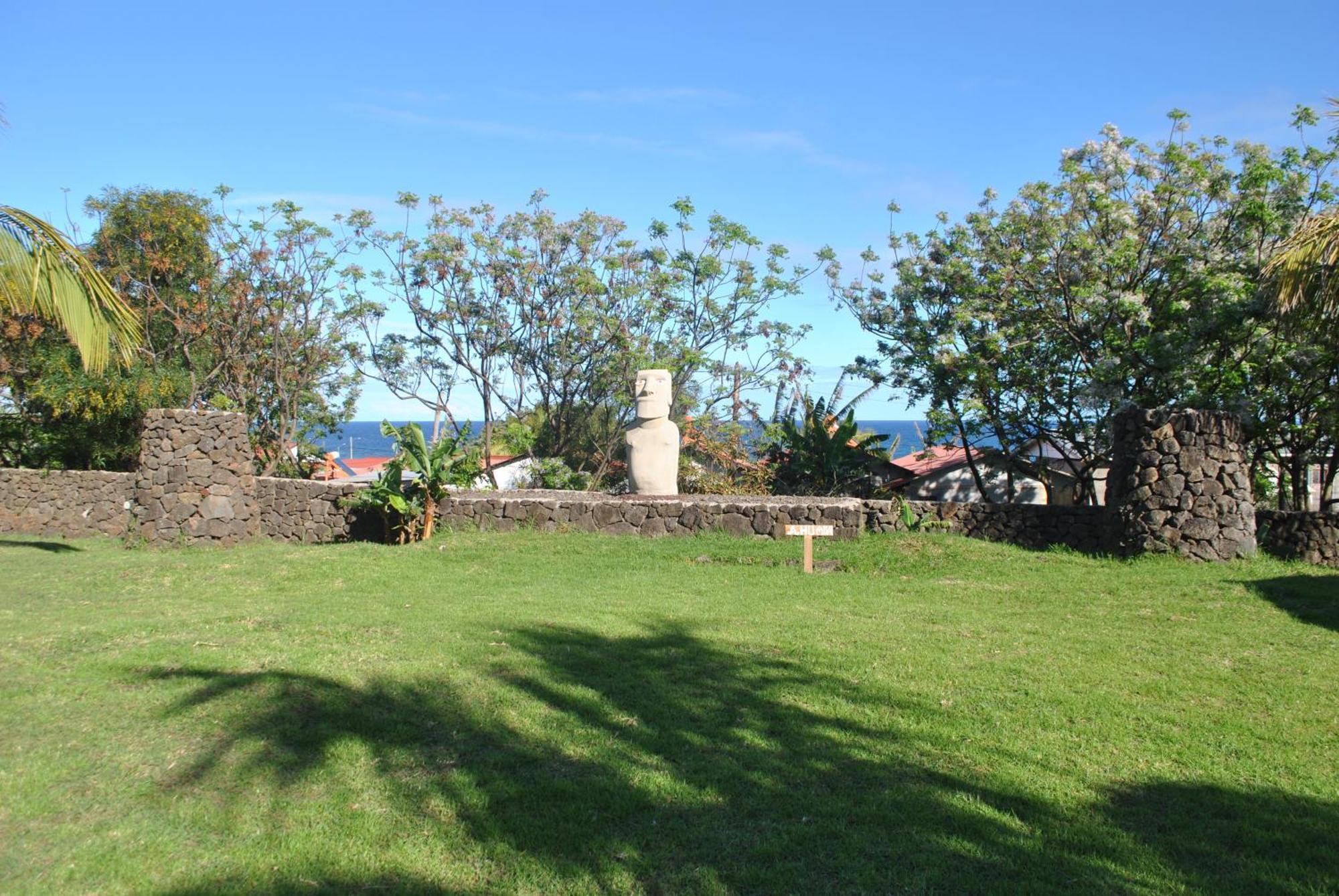 Hotel Vai Moana Hanga Roa Exterior photo